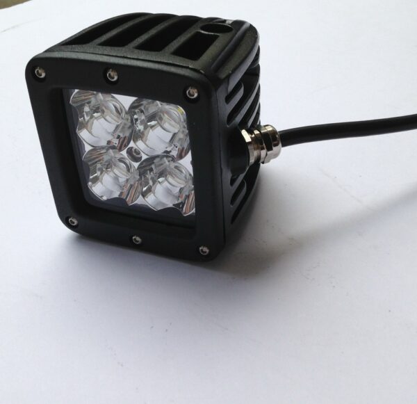 FOCO LED CUADRADO 8X8 (SPOT) 4X5W INFERIOR LANTSUN - Imagen 2