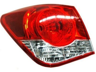 FAROL TRASERO IZQUIERDO EXTERIOR CRUZE SEDAN  09-15 TYC