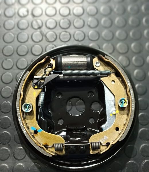 PLATO DE FRENO TRASERO DERECHO CON CILINDRO Y PATINES SPARK GT 10-16 ORIGINAL