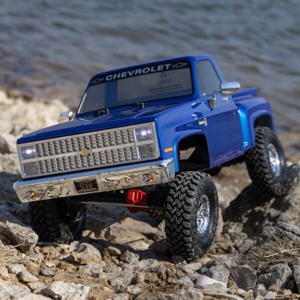 CHEVROLET K10 1982 BASE CAMP R/C ESCALA 1/10 4WD AZUL AXIAL - Imagen 8